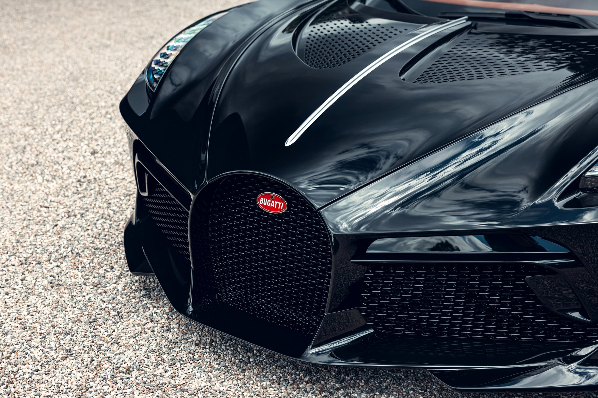 4 milliárdba kerül a Bugatti új csodajárműve 13
