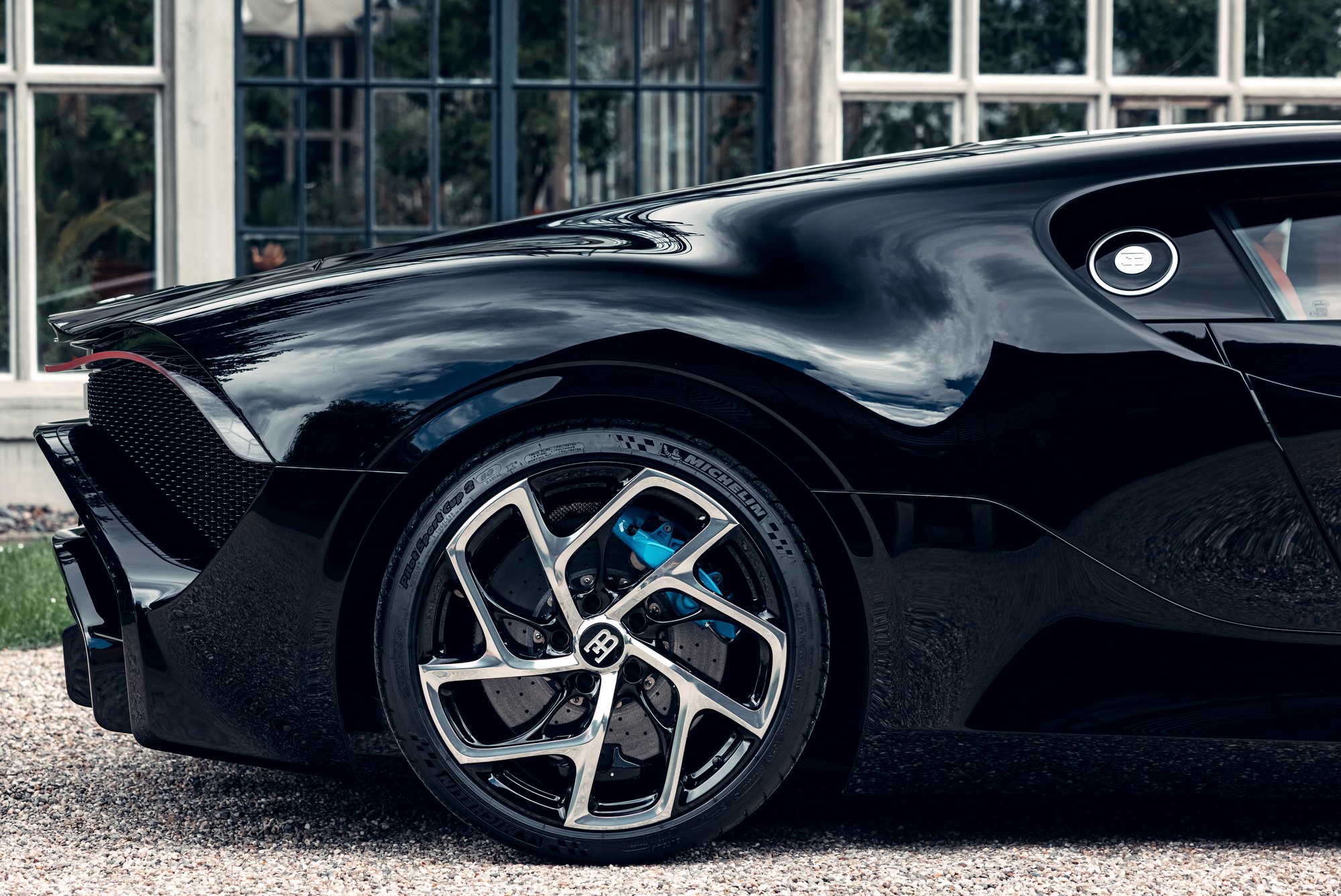 4 milliárdba kerül a Bugatti új csodajárműve 18