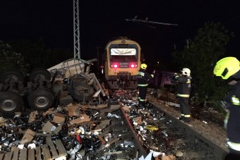 Vonattal ütközött, cafatokra szakadt egy kamion Sátoraljaújhelyen