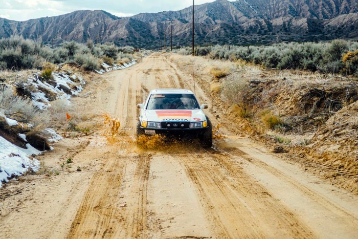 Egy fiatal nő olyan terepjárót épített magának, hogy a padlón koppant az állunk