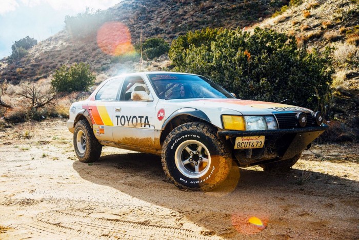 Egy fiatal nő olyan terepjárót épített magának, hogy a padlón koppant az állunk 2 | Vezess Egy fiatal nő olyan terepjárót épített magának, hogy a padlón koppant az állunk 2