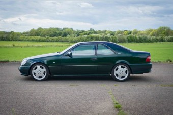 Eladó a 90-es évek legdurvább bálna-Mercedese