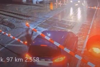 Több autós kerül halálközeli helyzetbe a vasúti átjárókban, mint hinnénk