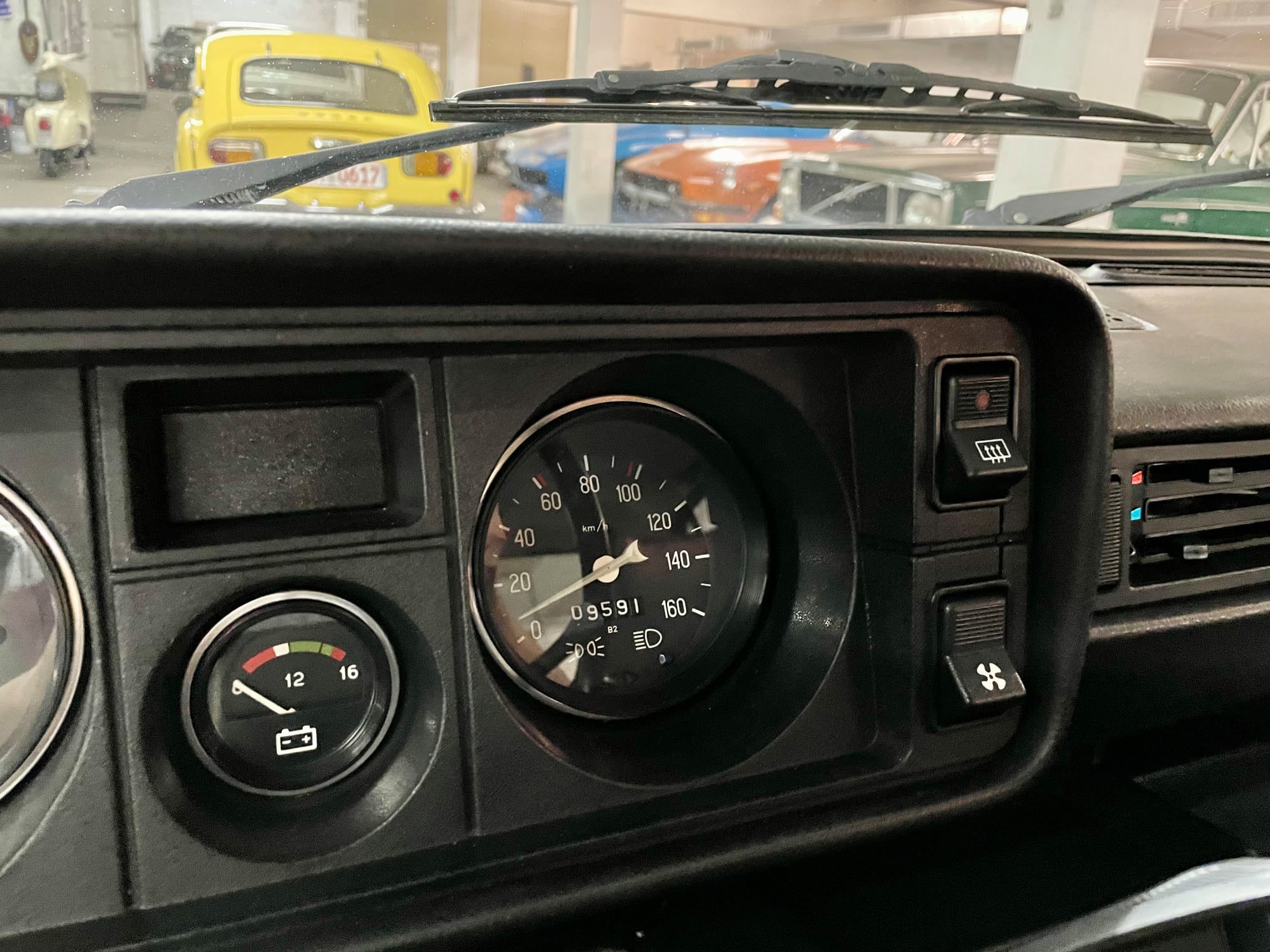 Ez a kék kocka-Lada komoly áron kelleti magát a német használtautó-piacon 1 | Vezess Ez a kék kocka-Lada komoly áron kelleti magát a német használtautó-piacon 1