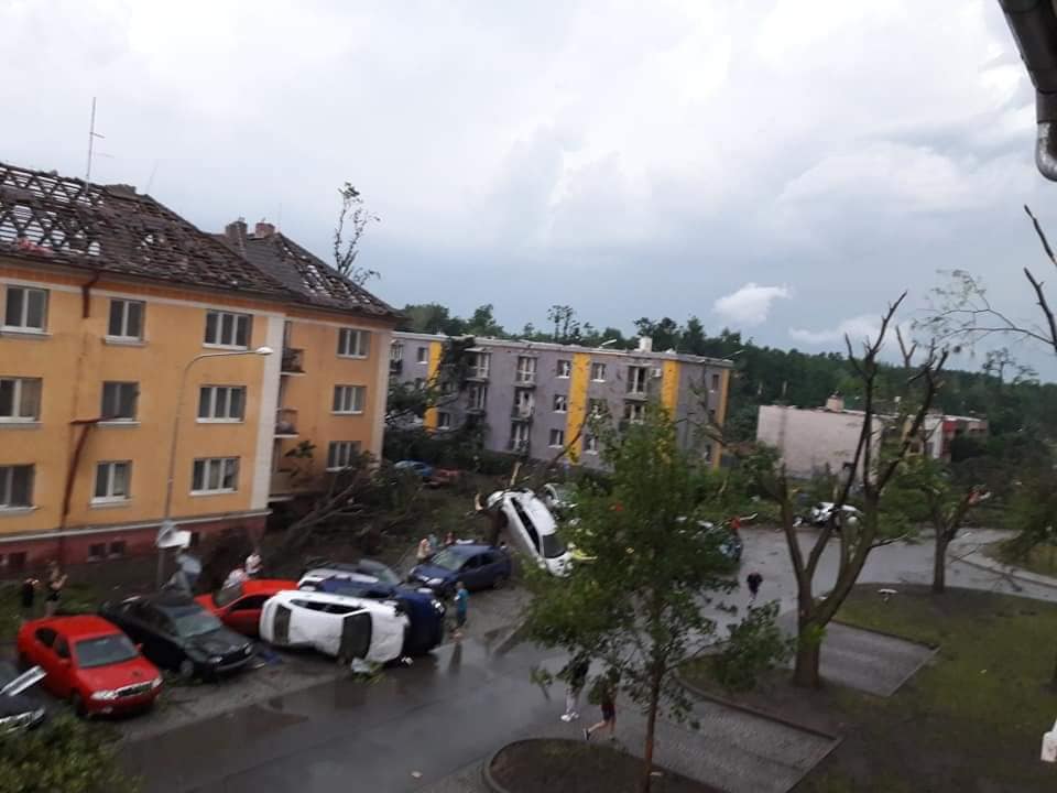 Tornádó csapott le Csehországra, hatalmas pusztítást végzett, többen meghaltak 1 | Vezess Tornádó csapott le Csehországra, hatalmas pusztítást végzett, többen meghaltak 1