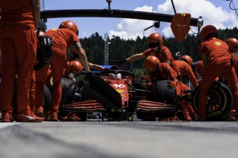 F1: Lemondott a harmadik helyről a Ferrari