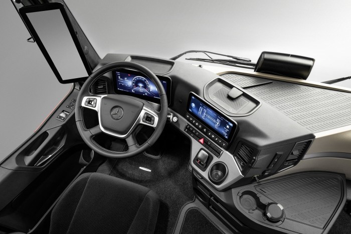 Megérkezett a legújabb Mercedes-Benz Actros 1 Megérkezett a legújabb Mercedes-Benz Actros 1