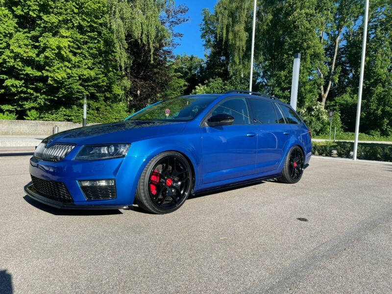 Ha BMW-ket akarsz levillogni a belsőben egy Skodával, akkor ez a te autód 4