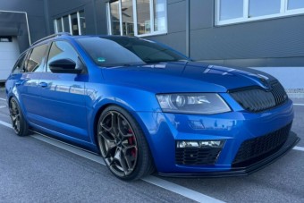 Ha BMW-ket akarsz levillogni a belsőben egy Skodával, akkor ez a te autód