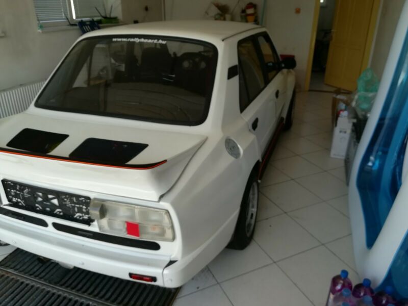 7,7 milliót kérnek ezért a komolyra tuningolt faros Skodáért 3