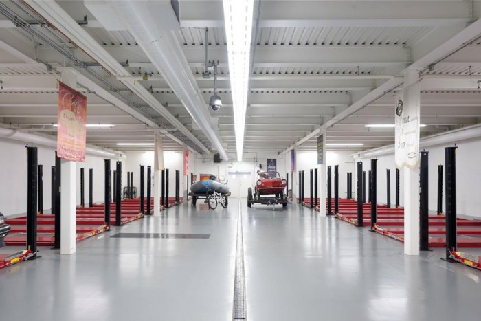 A benzinvérűek álomotthonához még töltőállomás is jár 7