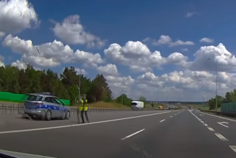 Hajmeresztő rendőri ellenőrzés a lengyel autóúton