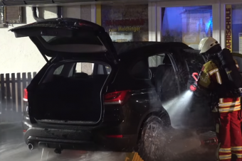 Ha egy villanyautó kigyullad, akkor kemény munkanap vár a tűzoltókra