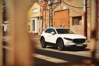 Kézi váltó rég volt ennyire jó – Mazda CX-30 2