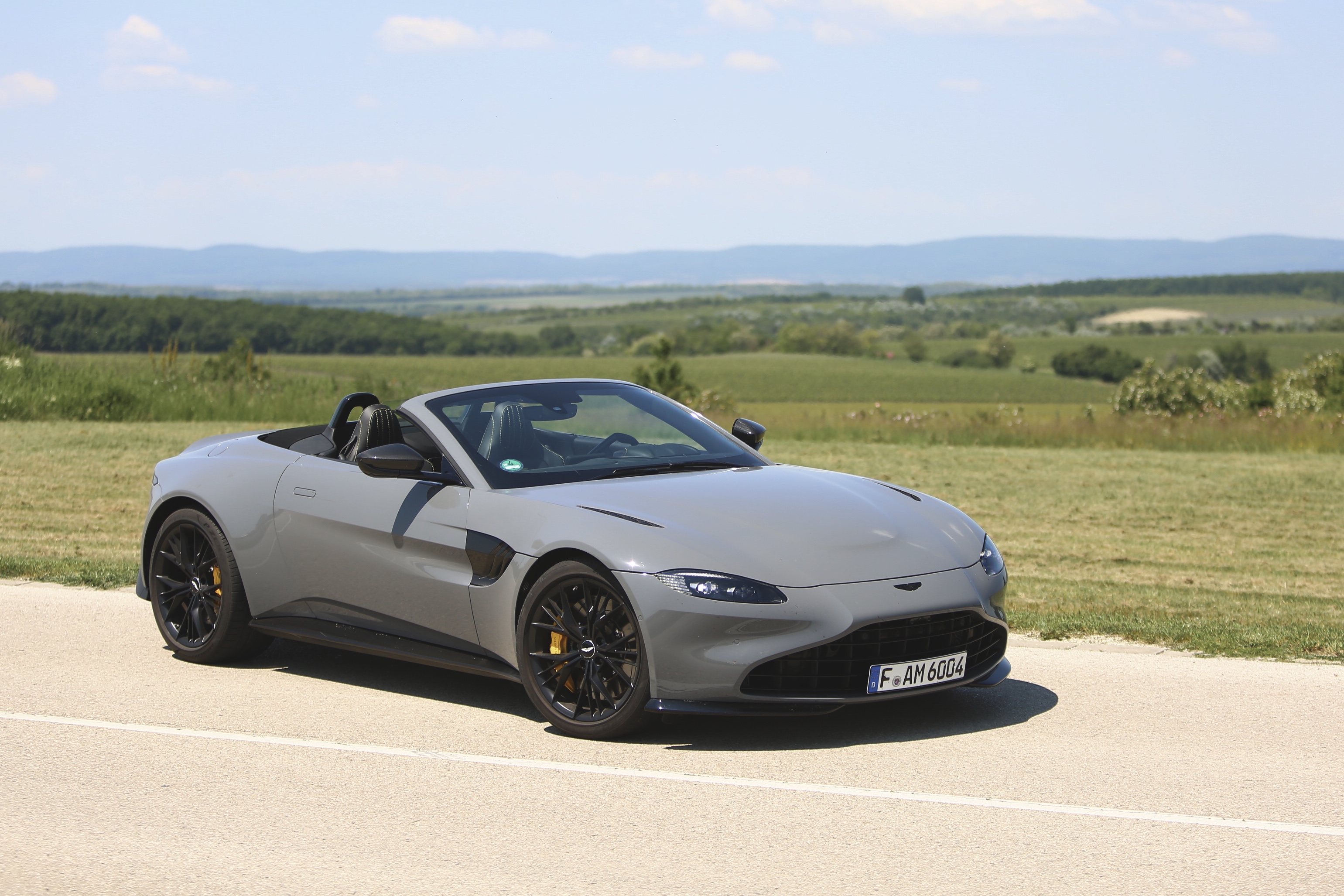 Ha én James Bond lennék… – Aston Martin Vantage Roadster 22