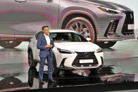 Modernebb és hibridebb – Ültünk az új Lexus NX-ben! 2