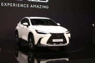 Modernebb és hibridebb – Ültünk az új Lexus NX-ben! 51