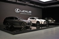 Modernebb és hibridebb – Ültünk az új Lexus NX-ben! 52