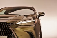 Modernebb és hibridebb – Ültünk az új Lexus NX-ben! 64