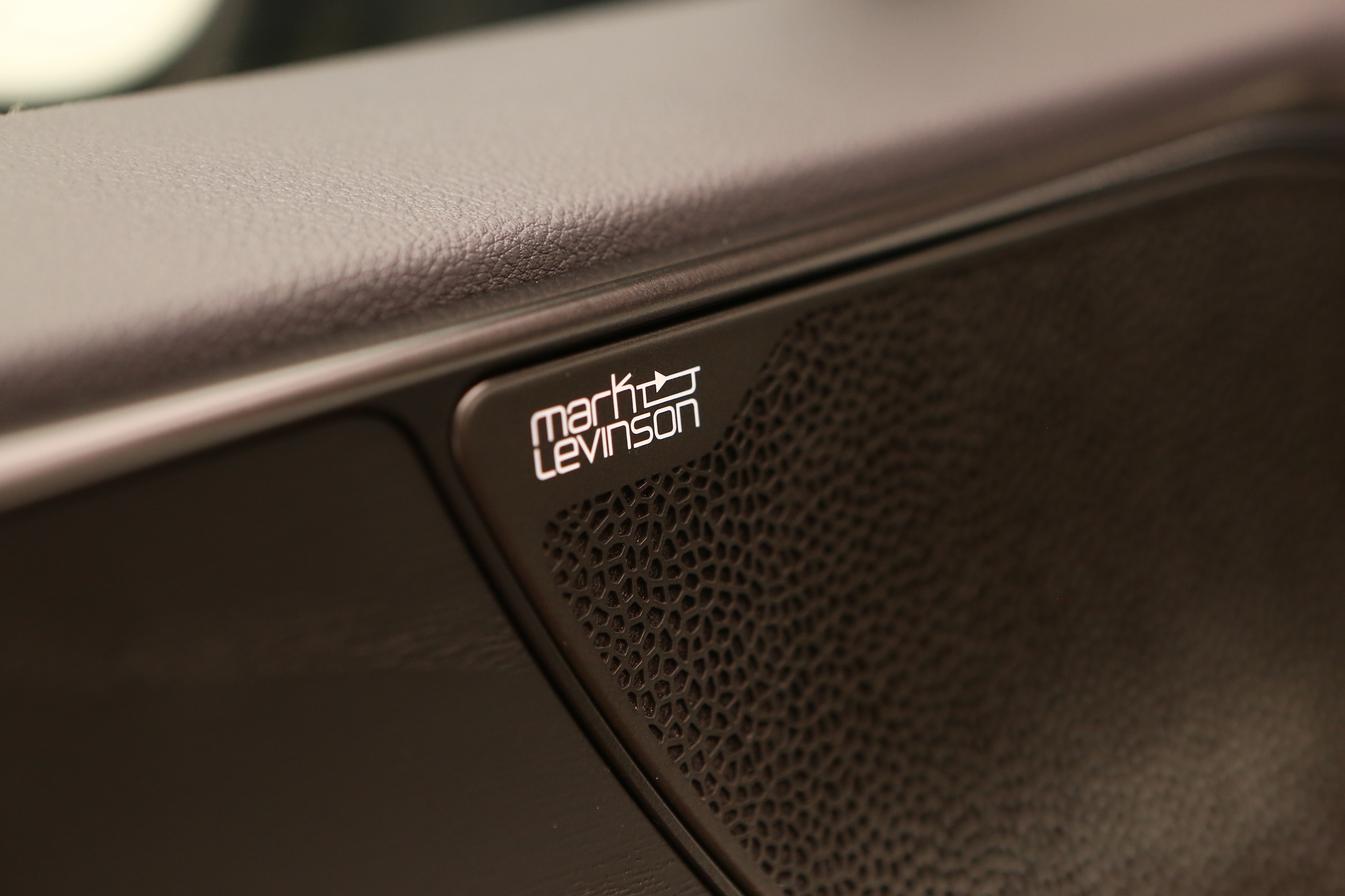 Modernebb és hibridebb – Ültünk az új Lexus NX-ben! 36