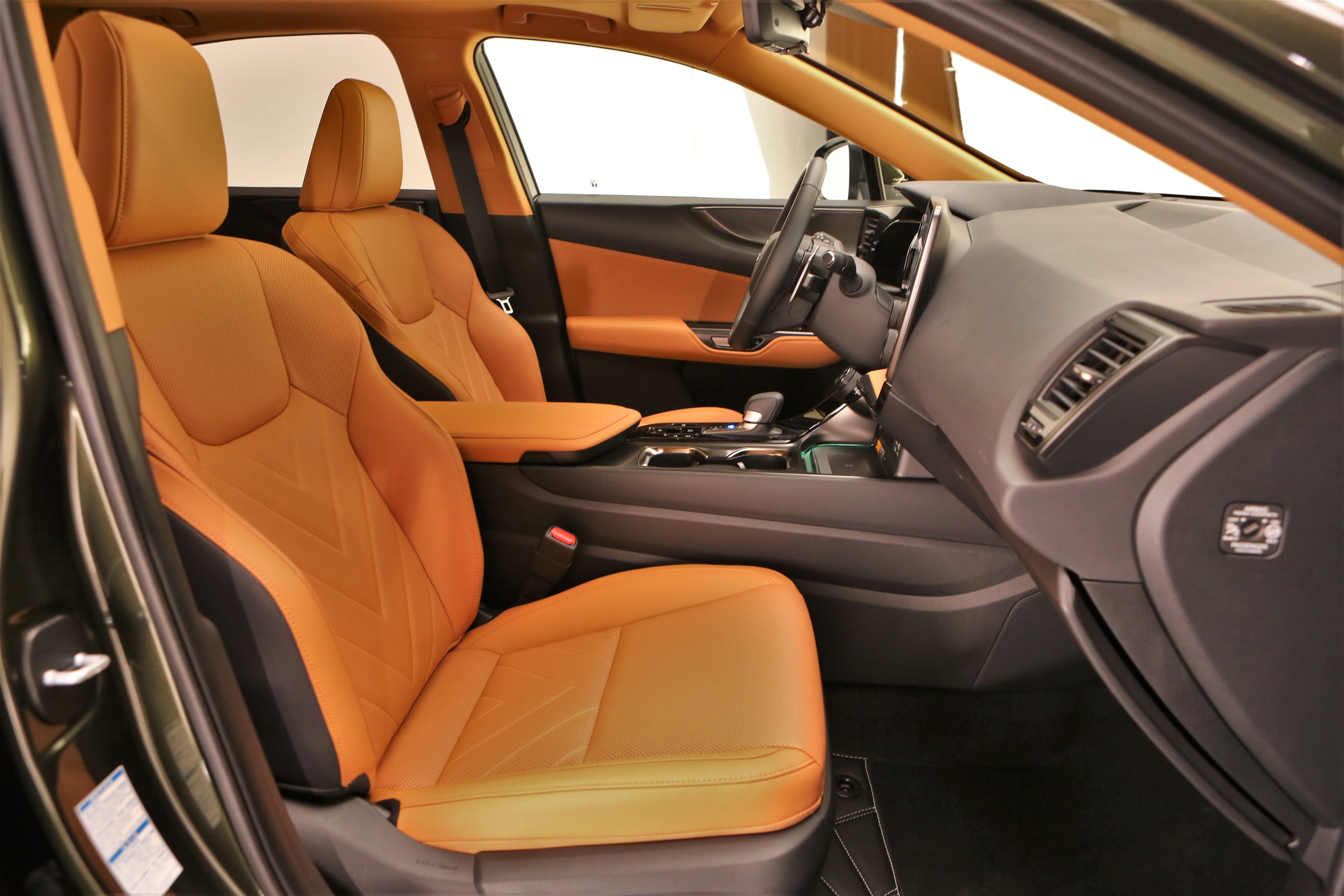 Modernebb és hibridebb – Ültünk az új Lexus NX-ben! 23