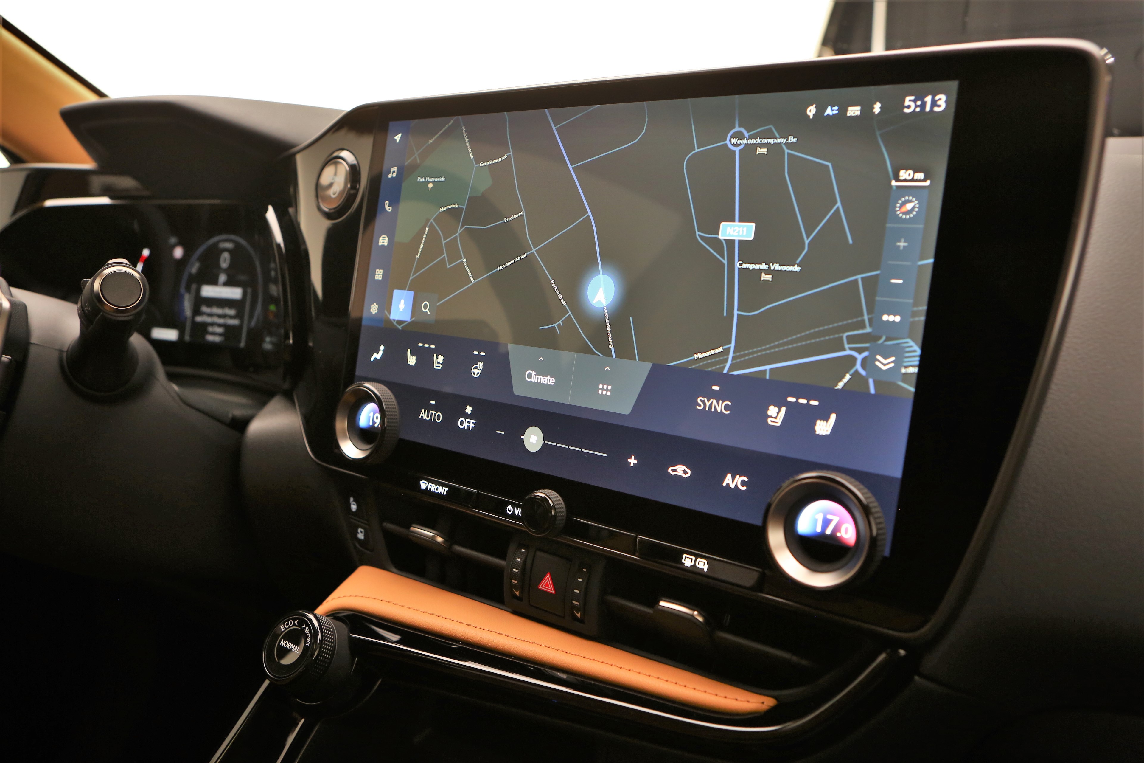 Modernebb és hibridebb – Ültünk az új Lexus NX-ben! 26
