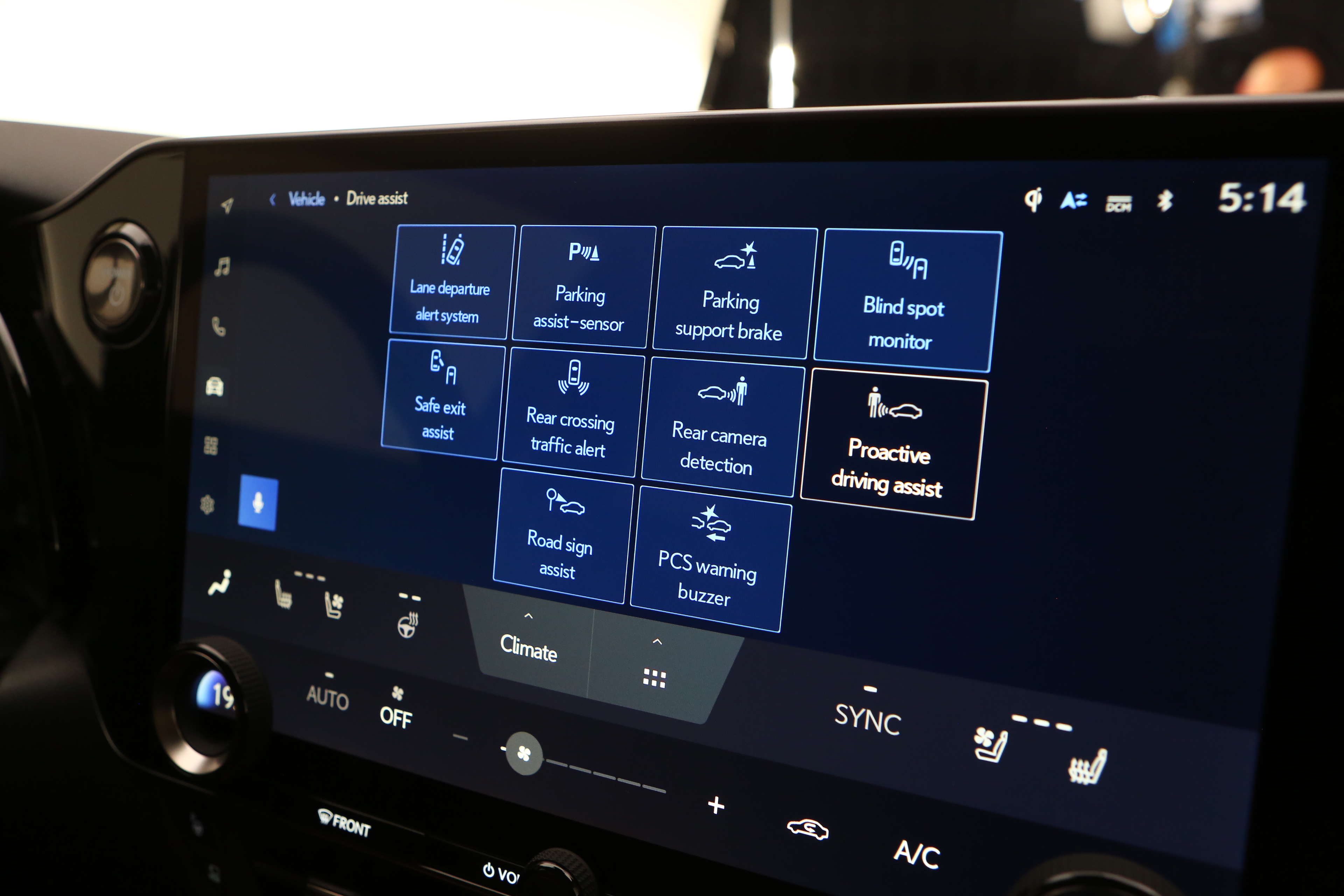 Modernebb és hibridebb – Ültünk az új Lexus NX-ben! 27