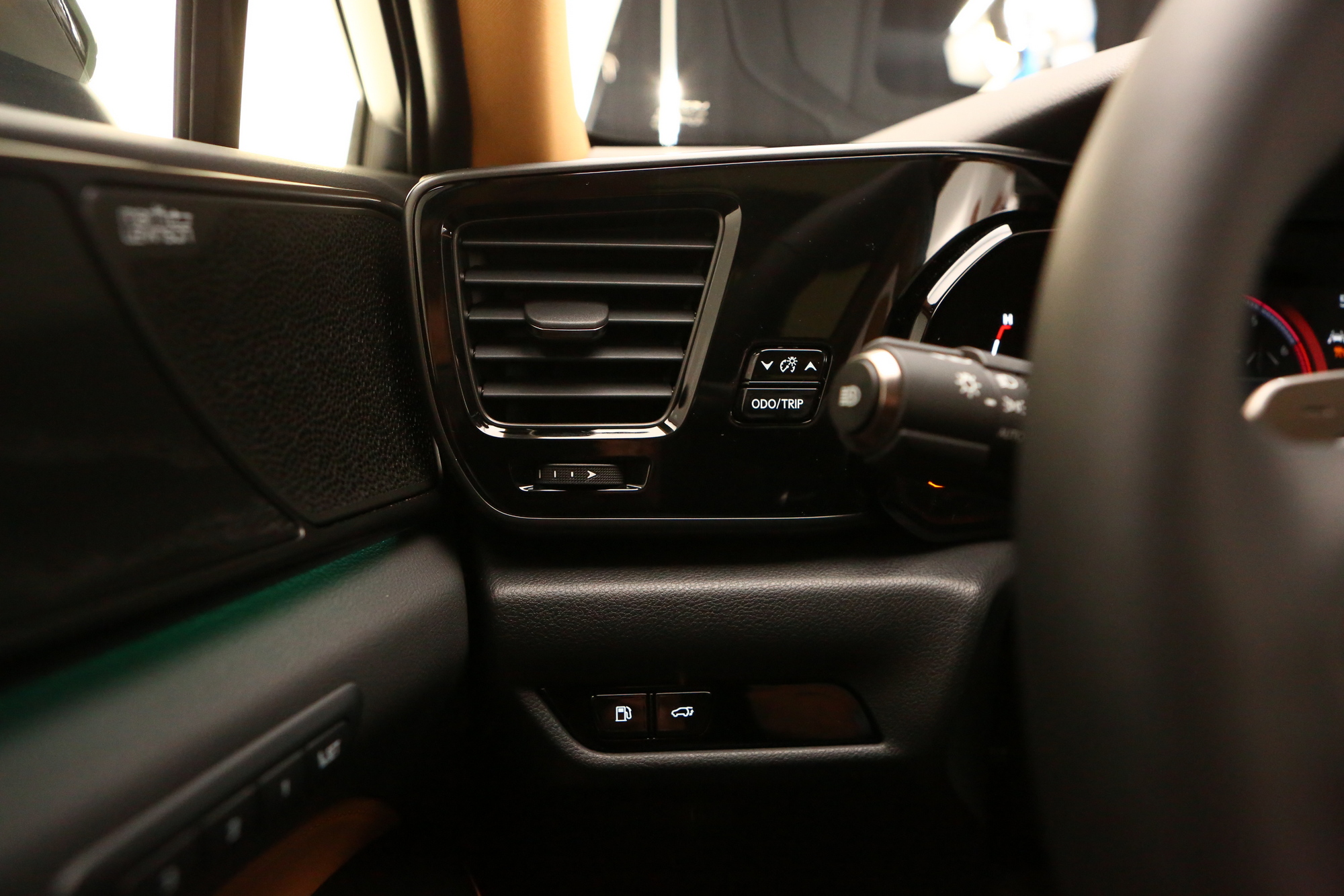 Modernebb és hibridebb – Ültünk az új Lexus NX-ben! 40