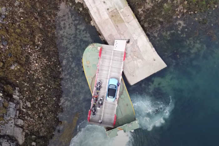 Egyszerű és zseniális ez a forgózsámolyos komp