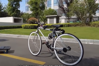 Több mint félelmetes ez a szellemként magától közlekedő kerékpár