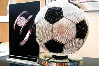 9260 gyémánt borítja a világ legdrágább focilabdáját