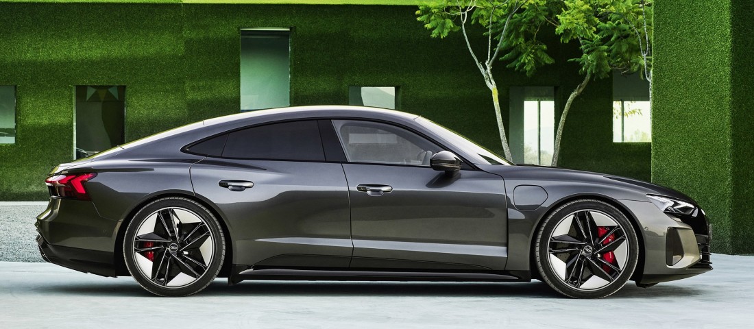 Új töltővel segítene a villanyautósokon az Audi