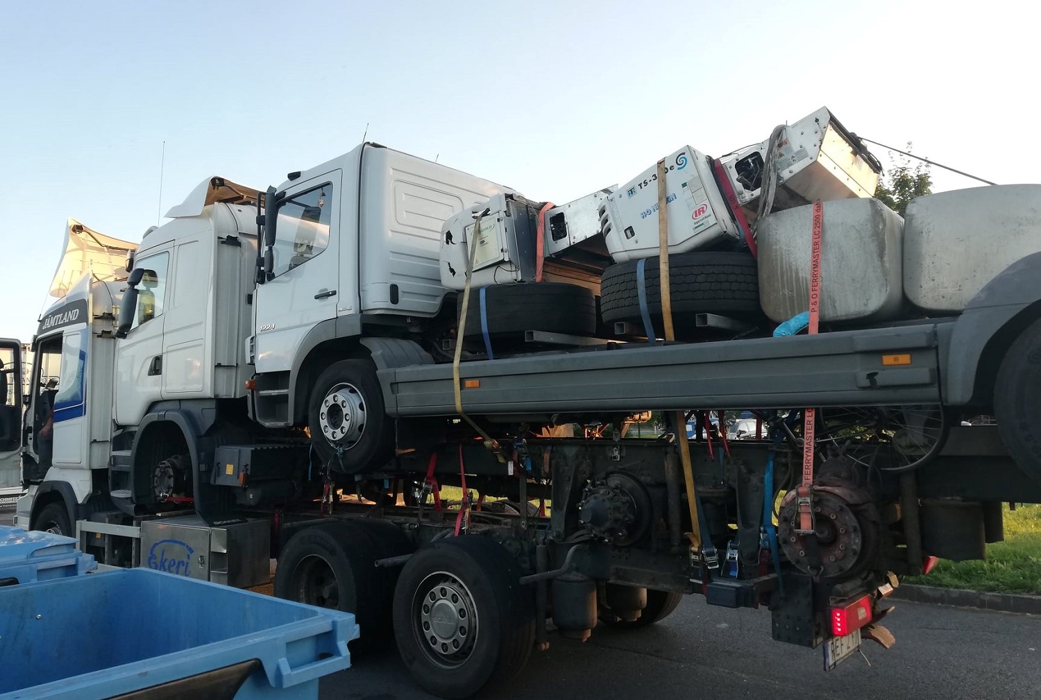 Az M0-son csípték meg a rakományrögzítés fekete öves mesterét 1