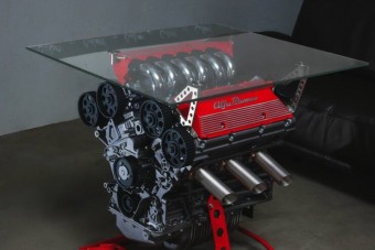 Minden kidobásra ítélt V6-os Alfa Romeo-blokkból legyen asztal!