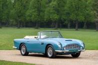 1,6 milliárdba kerül ez a csokor Aston Martin, és így is olcsó 36 1,6 milliárdba kerül ez a csokor Aston Martin, és így is olcsó 36