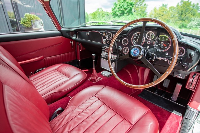 1,6 milliárdba kerül ez a csokor Aston Martin, és így is olcsó 5 1,6 milliárdba kerül ez a csokor Aston Martin, és így is olcsó 5