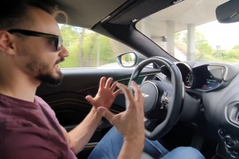 Géppuska kipufogó, pokoli V8, mégsem akar megölni