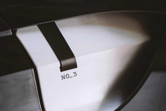 Még a bronz is jól áll a legújabb Aston Martinnak 8