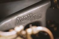 Még a bronz is jól áll a legújabb Aston Martinnak 22