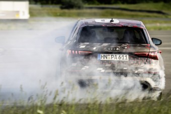 Akár egykerék-hajtásra is képes lesz az új Audi RS3