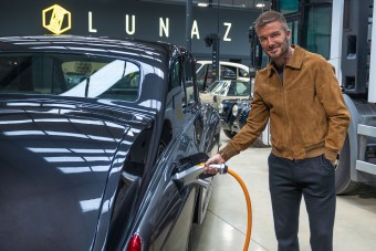 Autógyárat vett David Beckham