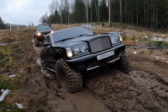 Itt kell nagyon vigyázni, hogy hátul ne löttyenjen ki a konyak a pohárból