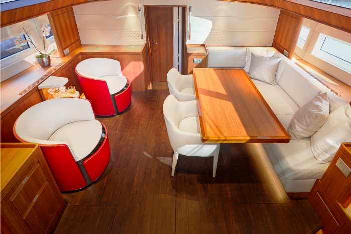 Meglepő jármű kapta a Bentley belterét 7