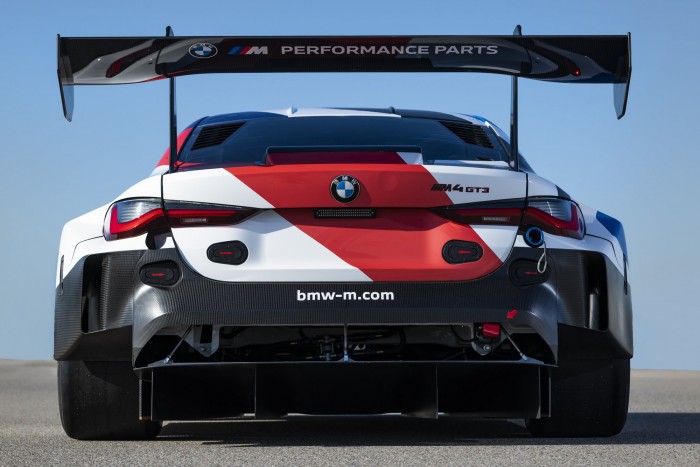 Elkészült az első nagy orrú BMW versenyautó 7