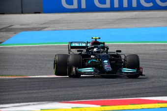F1: Óriási hiba Bottastól, életveszélyt okozott a bokszutcában