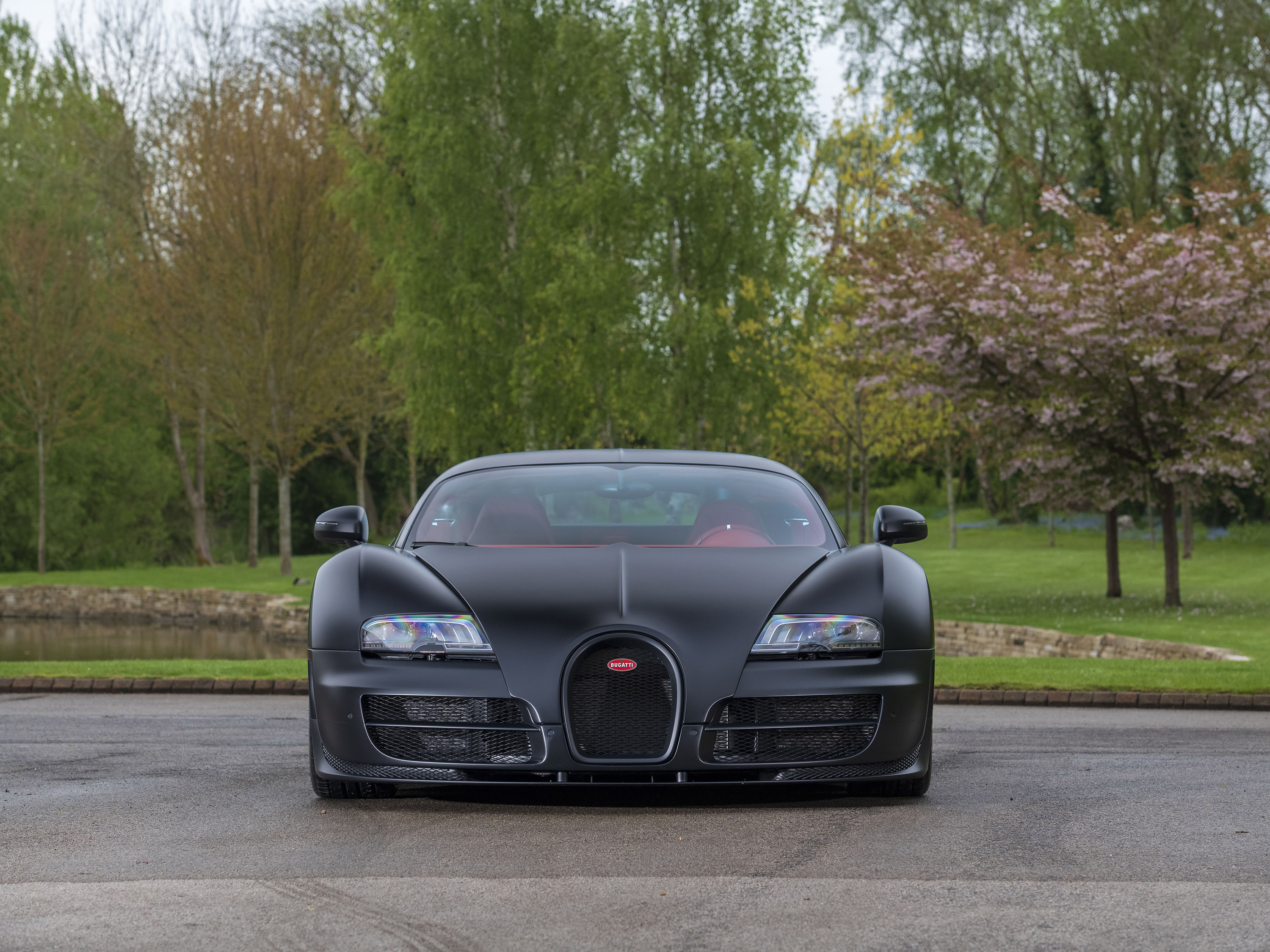 2000 km-rel adtak el egy különleges és piszok gyors Bugattit 3