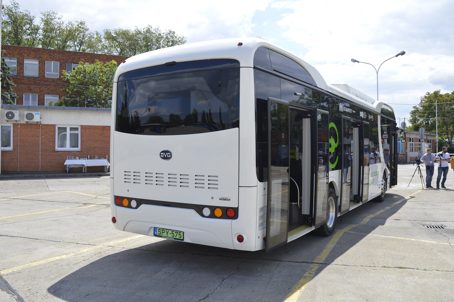 Szerdától hazai gyártású e-busszal utazhatunk 11