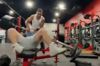 225 kilogrammal nyomott fekve, majdnem az életébe került