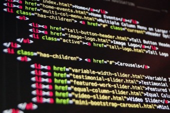 Eladják az internet eredeti forráskódját