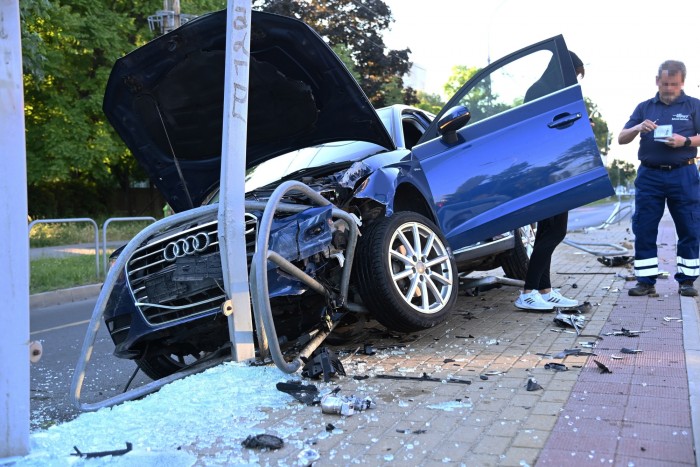 Audival taroltak le egy villamosmegállót Kispesten